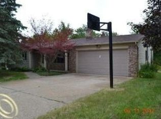 10955 Scott Dr, Whitmore Lake, MI 48189