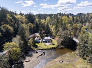8320 E Grapeview Loop Rd, Allyn, WA 98524