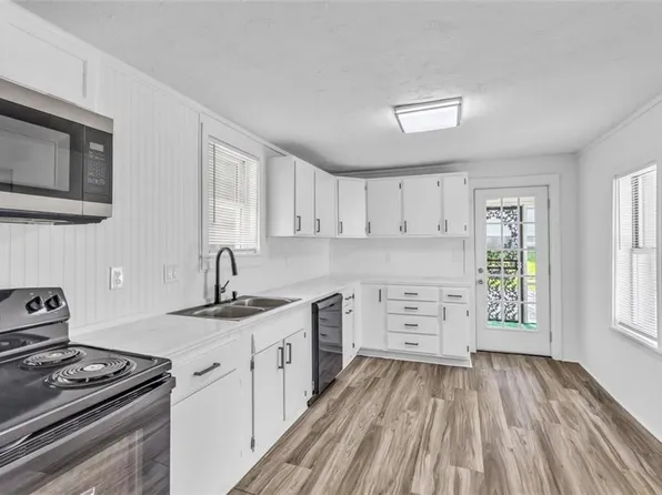 1305 S Appleton Ave, Independence, MO 64052