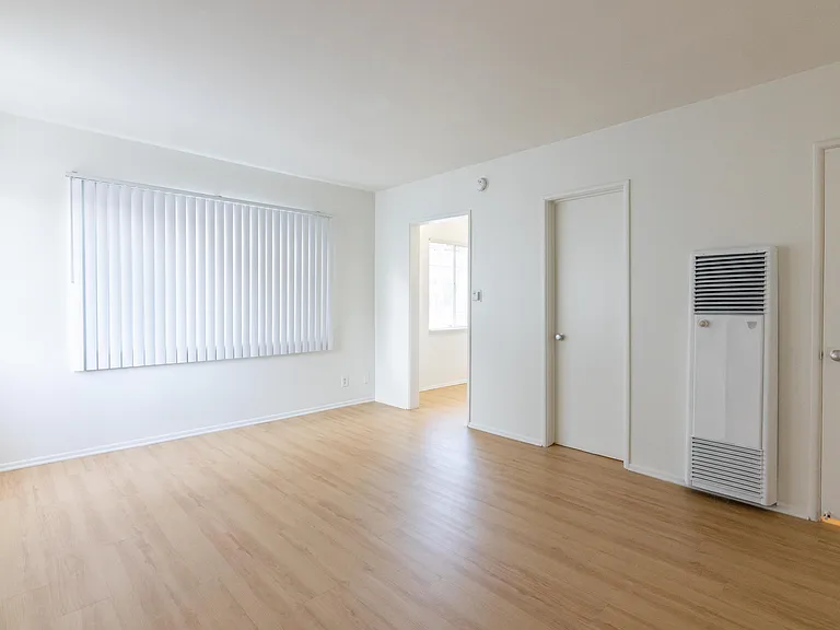1235 Federal Ave — Photo 11