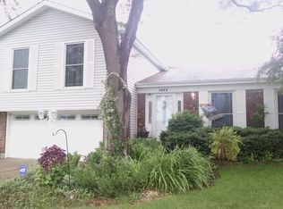 1444 W Royal Dr, Addison, IL 60101