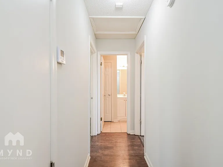 6354 Amanda Oaks Cir N — Photo 17