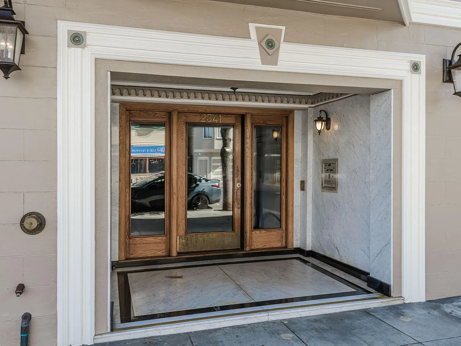2341C — Photo 3