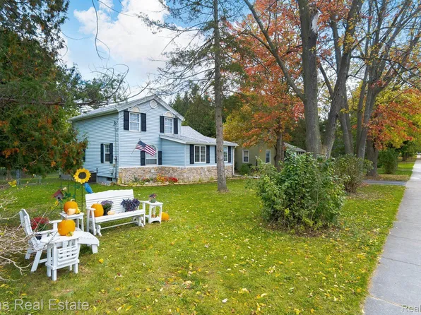 7483 Pontiac St, Goodrich, MI 48438