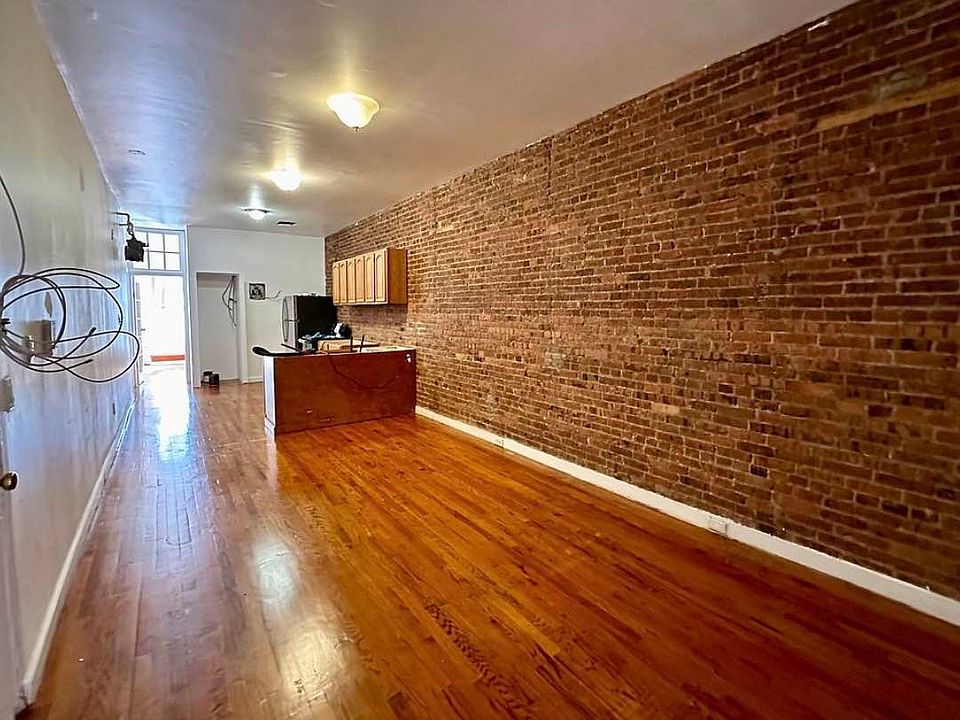 1st image of 122 Bergen St APT 1A