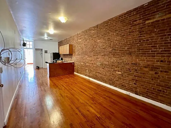 122 Bergen Street image 1 of 3