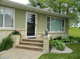 3007 E Elmwood Dr, Grand Forks, ND 58201