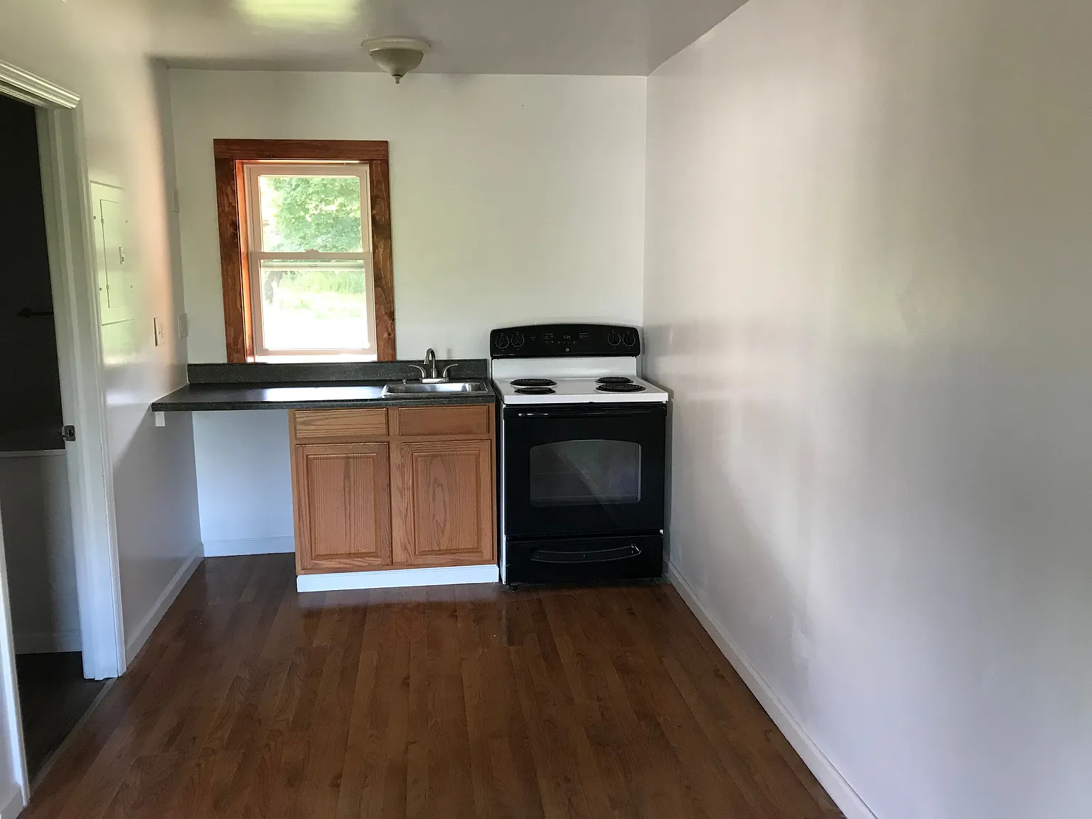 1 bed, 1.0 bath, 340 sqft, $850 — Photo 1