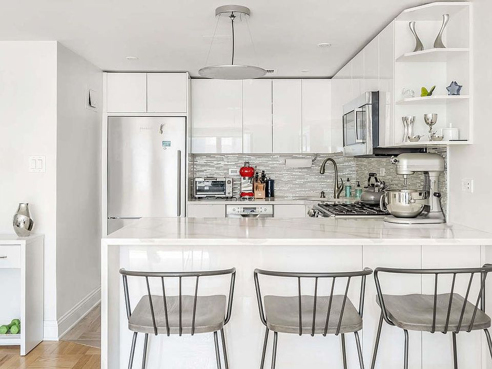 1st image of 235 E 57th St APT 17C
