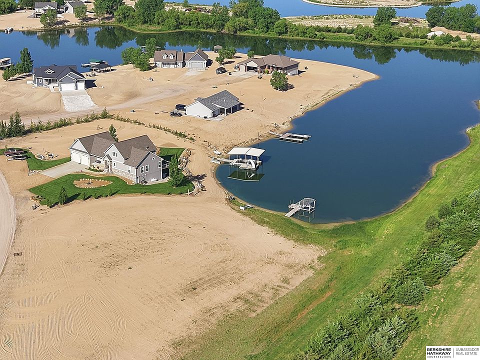 1st image of 615 Shoreline Dr #75