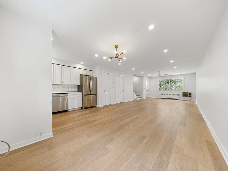 32 College St #2 — Photo 6