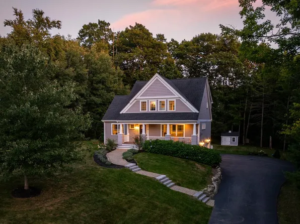 16 Point Of Rocks Terrace, Stratham, NH 03885