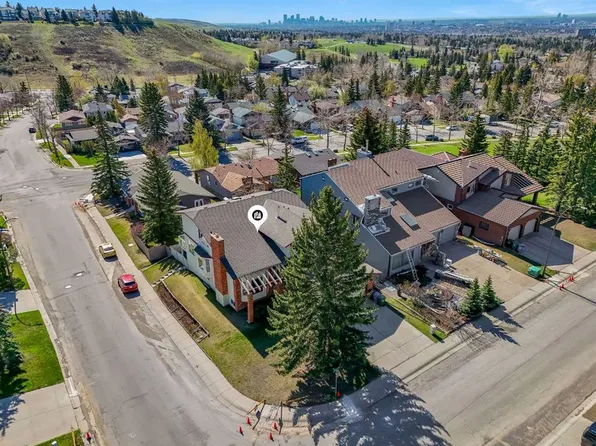 4 Edgehill Cres NW, Calgary, AB T3A 2X6