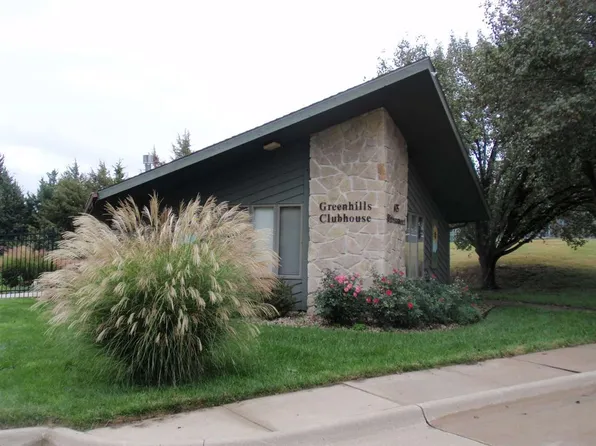 516 Tamerisk Dr, Junction City, KS 66441