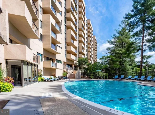 1101 S Arlington Ridge Rd APT 704, Arlington, VA 22202