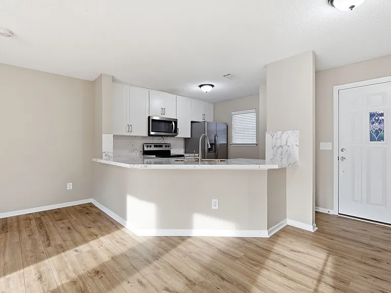 2717 Kennedy Ct — Photo 10
