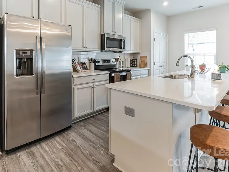 5048 Patton Dr — Photo 3