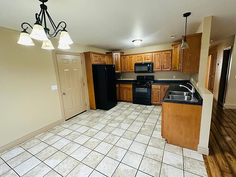 846 Wilcox Rd #2 — Photo 2