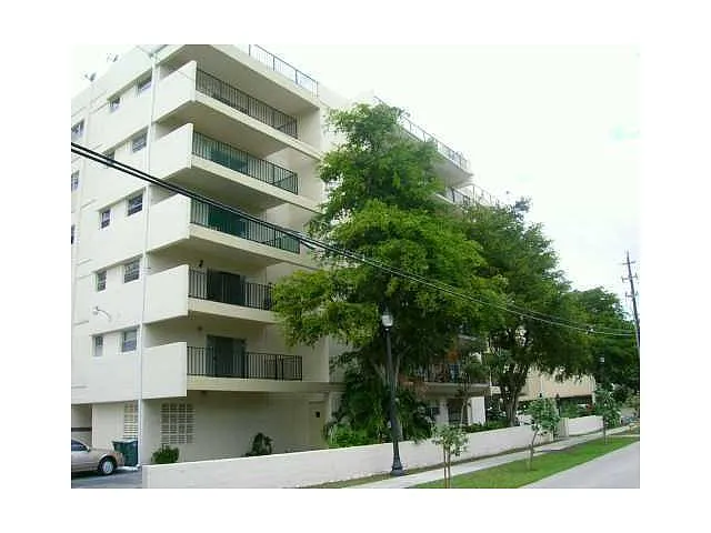 Building Photo - 16508 NE 26th Ave #3
