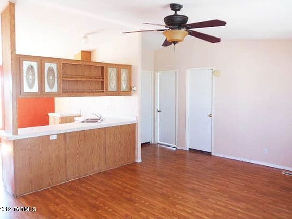 3rd image of 4054 N Fairview Ave