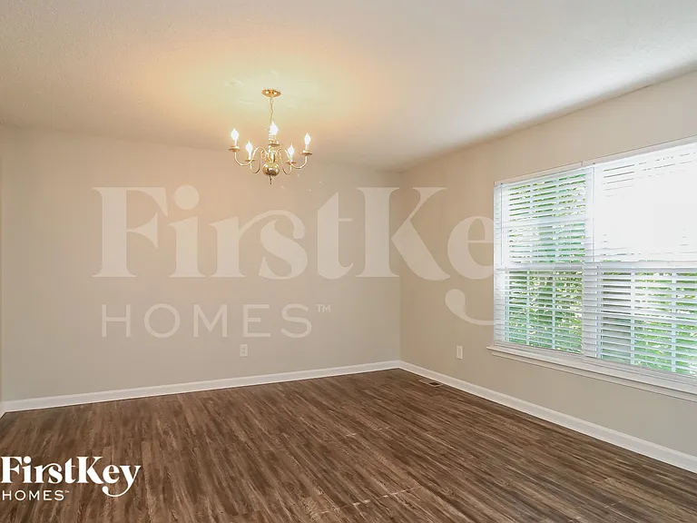 944 Highland Glen Rd — Photo 6