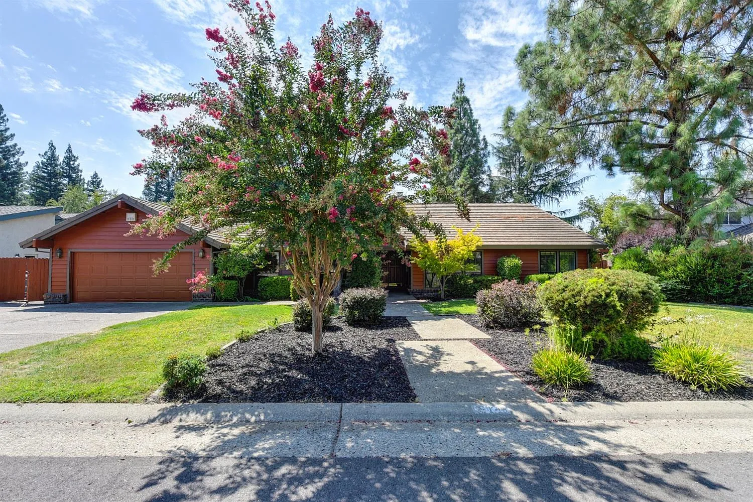 114 Oak Rock Cir photo 1