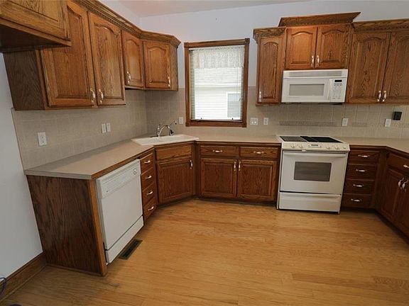 5th image of 219 NE Eaglewood Dr