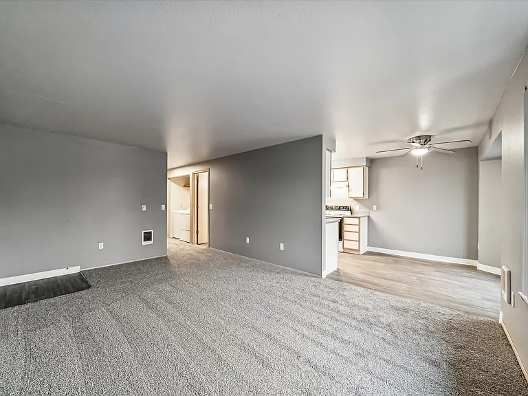 Oak Park Village Apartments — Photo 11