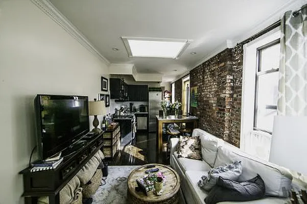 Rented by Icon Realty Management | media 22