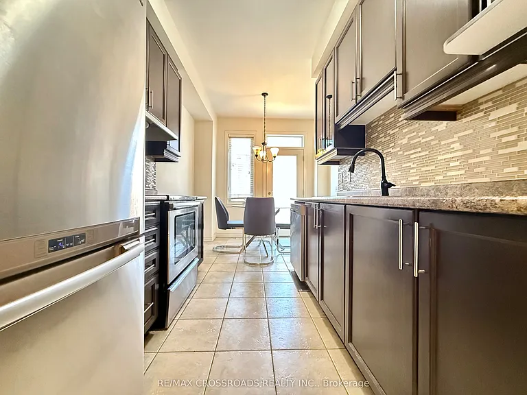 158 Harvest Hills Blvd — Photo 5