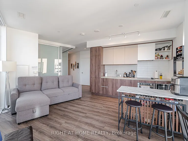 7890 Jane St #508 — Photo 33