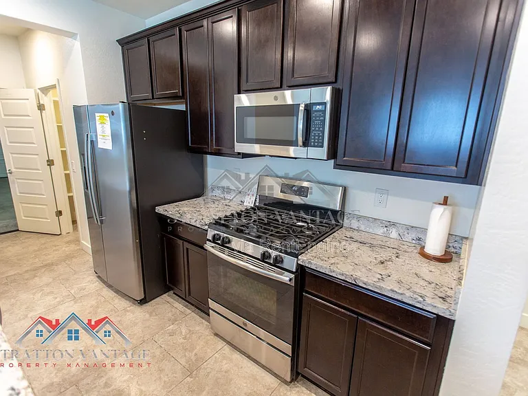 16264 W Canterbury Dr — Photo 22