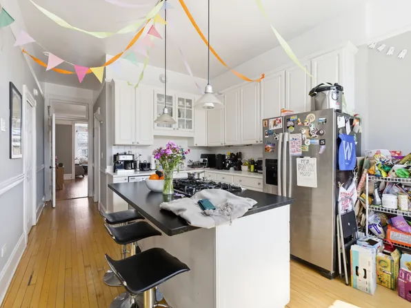 863 W Newport Ave APT 3F, Chicago, IL 60657