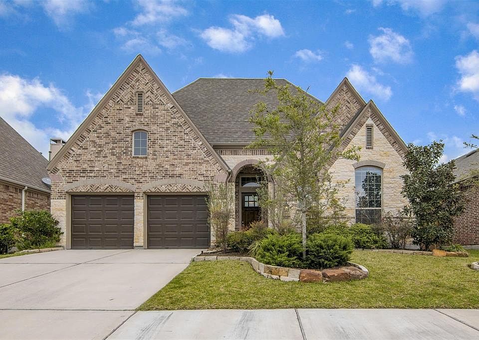 Highland Home located conveniently in HARMONY within the Conroe ISD convenient to Grand Parkway, Hardy, Airport, and The Woodlands