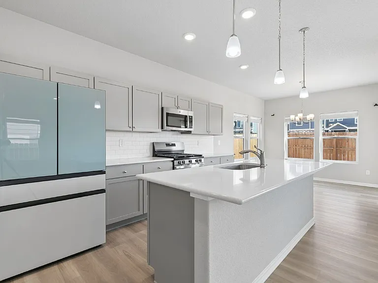 8418 Blue Feather Loop — Photo 13
