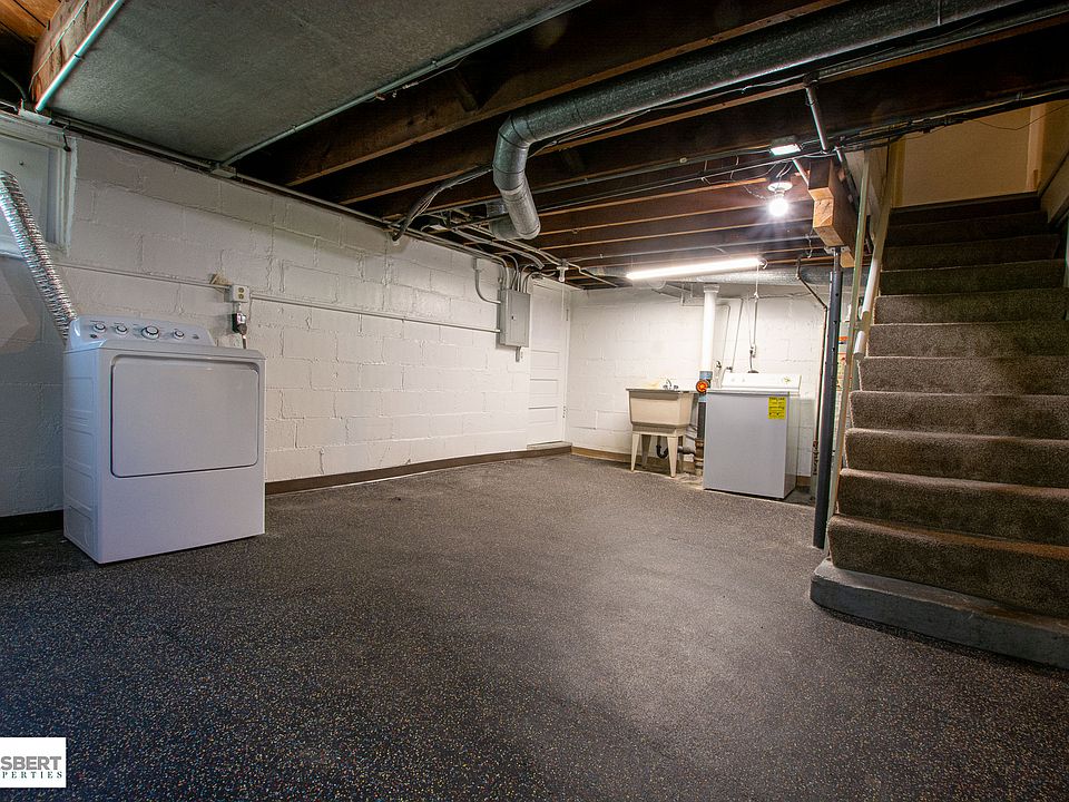 Rubberized flooring make the basement a great spot for some gym equipment. Washer/Dryer provided.