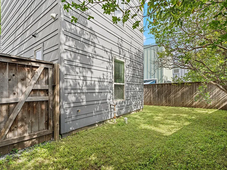 3010 E 18th 1/2 St #B — Photo 24
