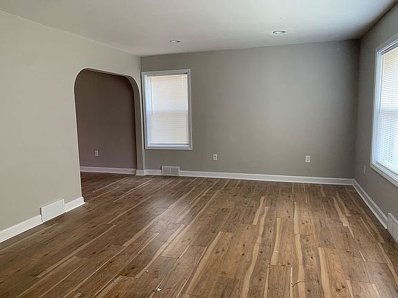 3rd image of 541 Haskins Dr