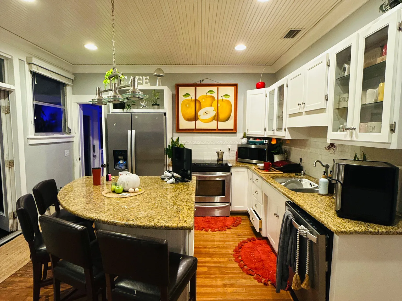 1 bed, 1.0 bath, 40000 sqft, $1,594 — Photo 2