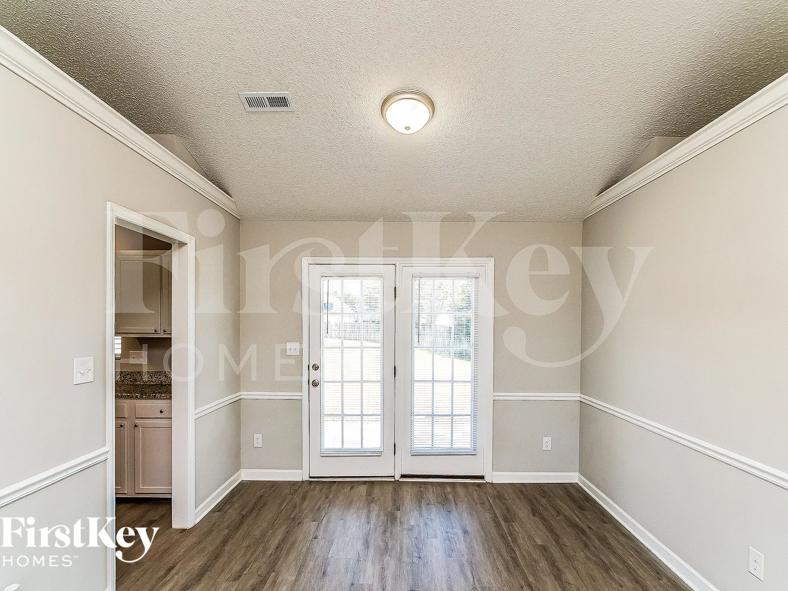 3 bed, 2.0 bath, 1084 sqft, $1,585 — Photo 3