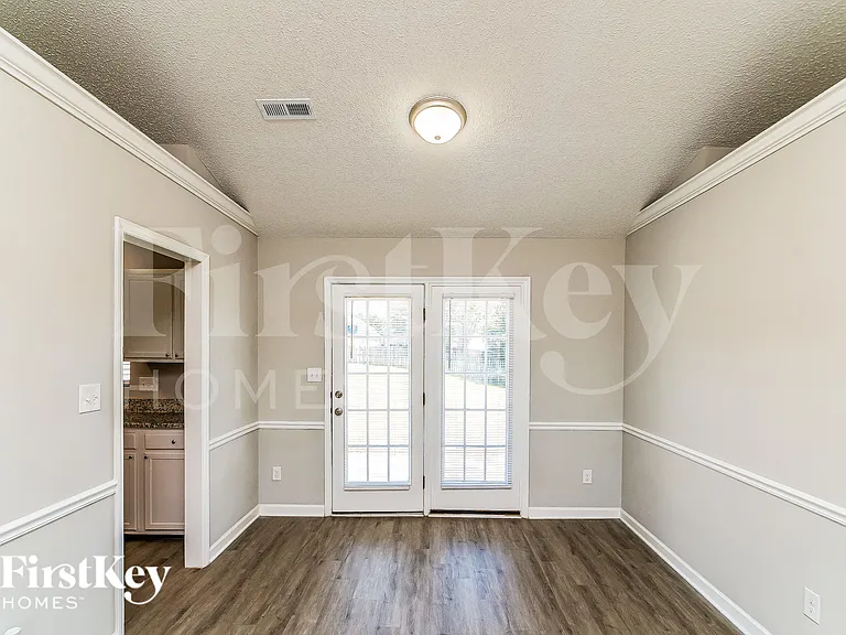2466 Shadow Valley Rd — Photo 3