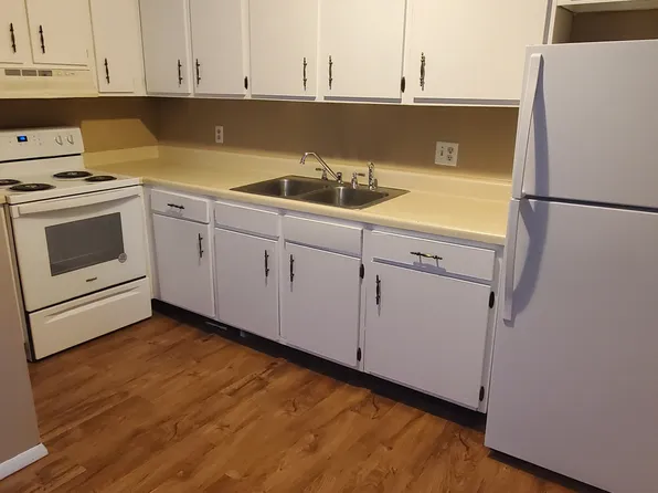 1310 E North St #28, Salina, KS 67401