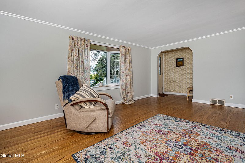 3rd image of 154 Sunnyside Road