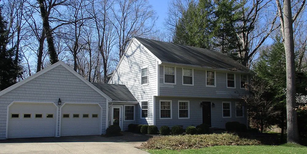 31 Roxbury Dr photo 1