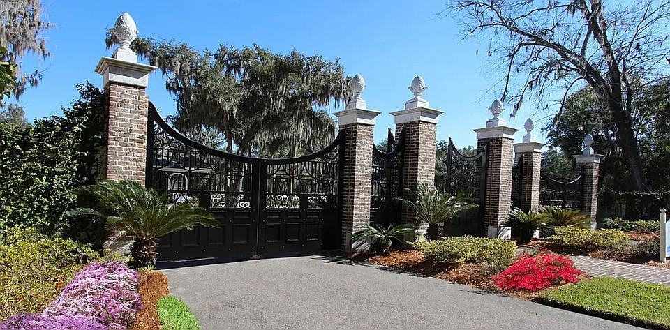 Front entry gate