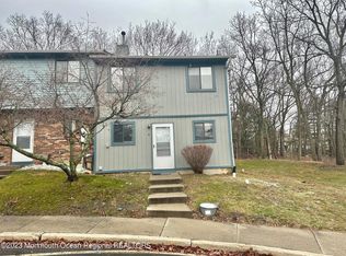 6 Eagle Ct, Howell, NJ 07731