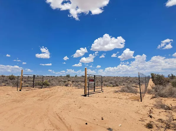 27 21st St NE, Rio Rancho, NM 87144