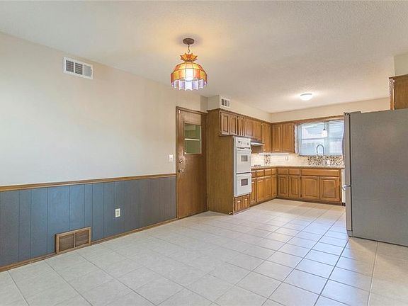 4th image of 8021 NW 19th St