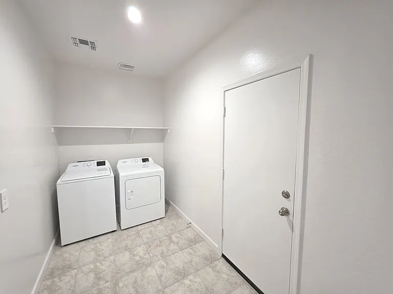 2844 W Shepperd Ave — Photo 29