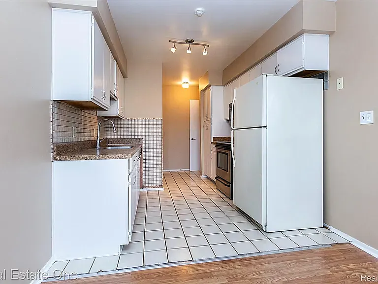 1891 Vine Way Dr #33 — Photo 16
